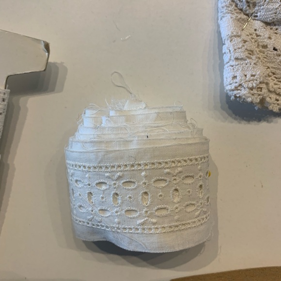 Lot of Lace - Picture 10 of 11